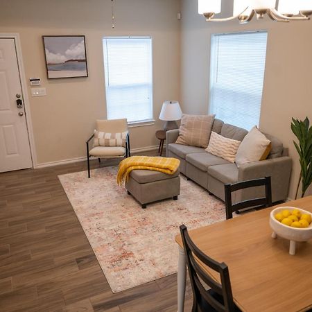 Appartamento Fabulous King Size Bed In A Gated Neighborhood! Edinburg Esterno foto