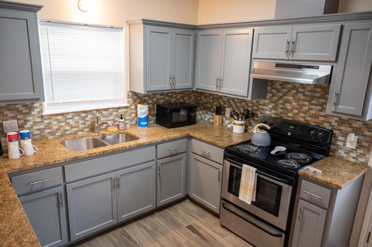 Appartamento Fabulous King Size Bed In A Gated Neighborhood! Edinburg Esterno foto