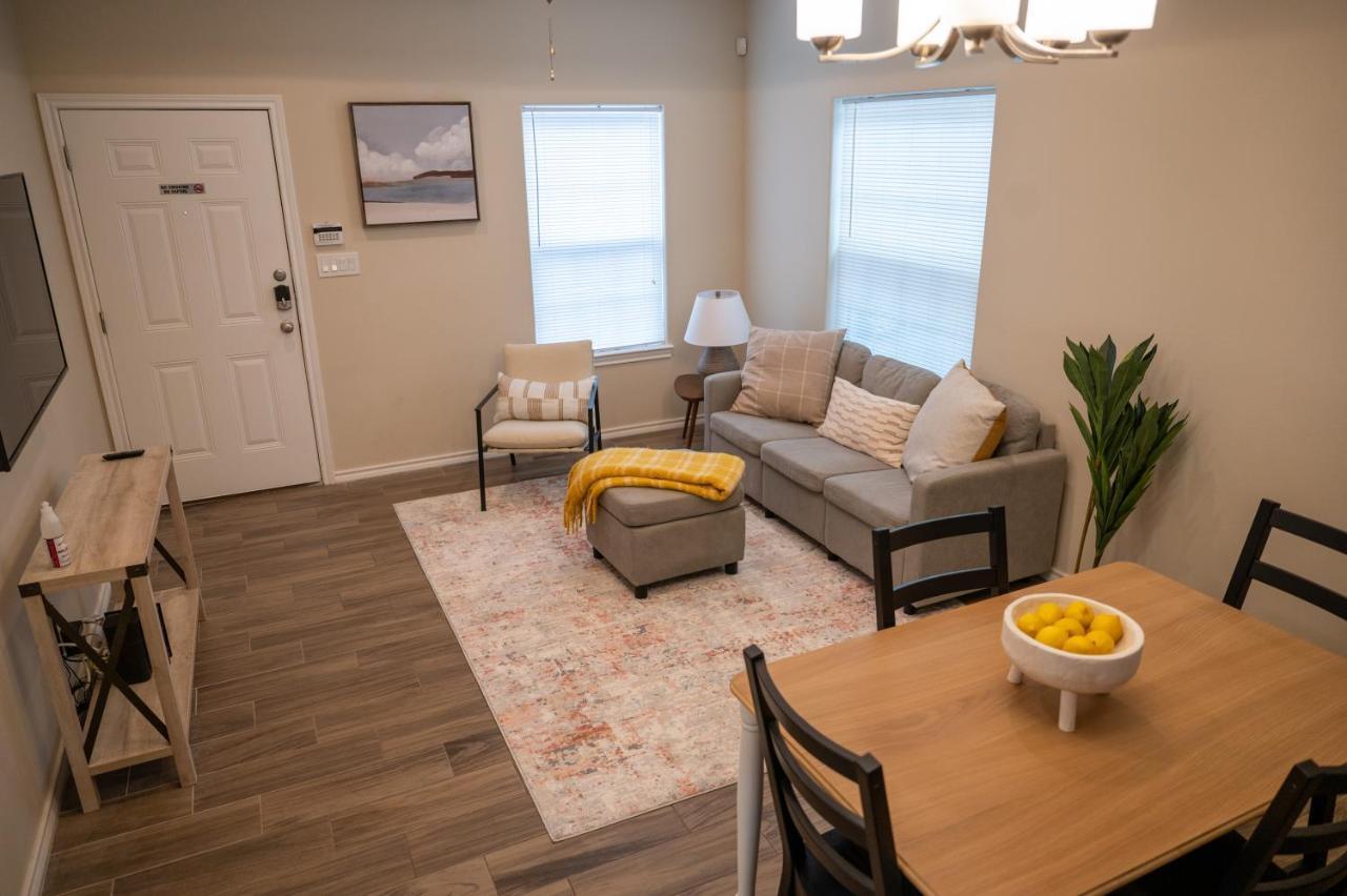 Appartamento Fabulous King Size Bed In A Gated Neighborhood! Edinburg Esterno foto