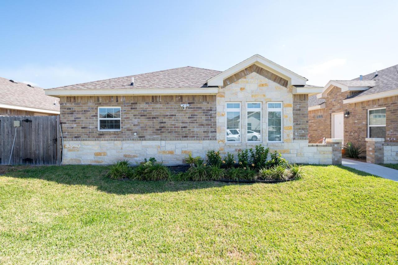 Appartamento Fabulous King Size Bed In A Gated Neighborhood! Edinburg Esterno foto