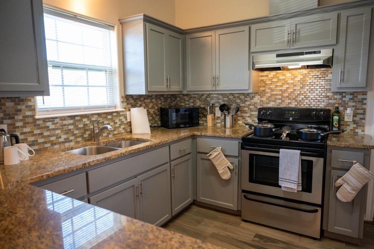 Appartamento Fabulous King Size Bed In A Gated Neighborhood! Edinburg Esterno foto