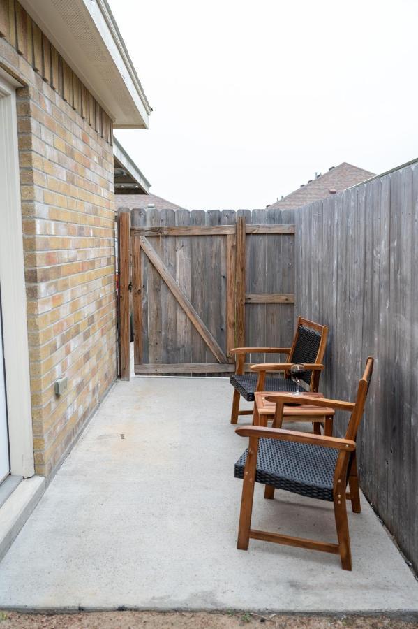 Appartamento Fabulous King Size Bed In A Gated Neighborhood! Edinburg Esterno foto