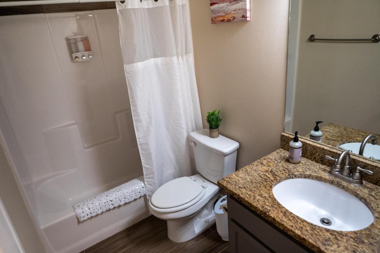 Appartamento Fabulous King Size Bed In A Gated Neighborhood! Edinburg Esterno foto