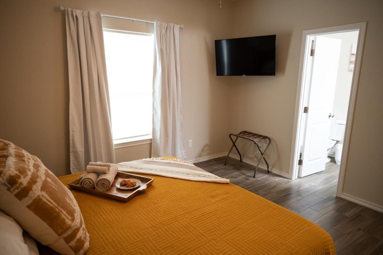 Appartamento Fabulous King Size Bed In A Gated Neighborhood! Edinburg Esterno foto